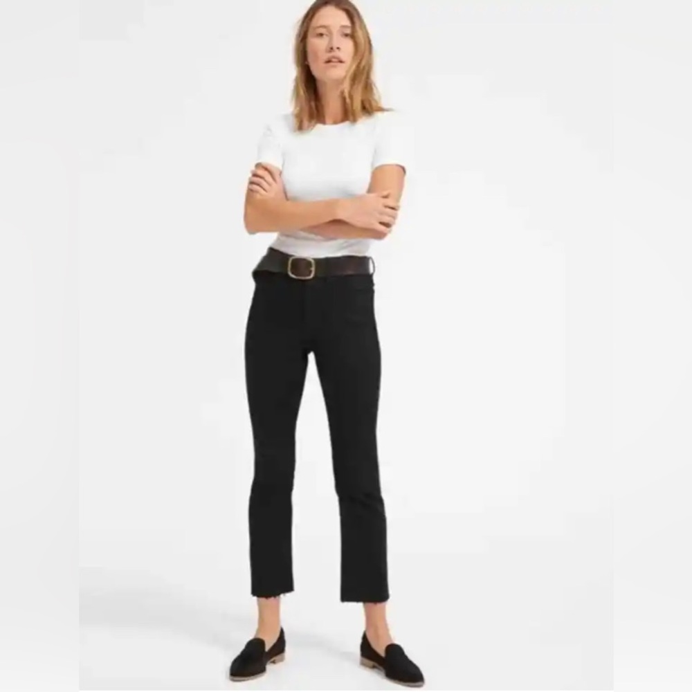 Everlane kick crop flare Jean in black 25